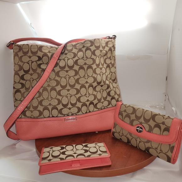 Coach Park Signature Coral Tote Canvas & Coral Leather Trim F23279 & F49165 - Picture 2 of 14